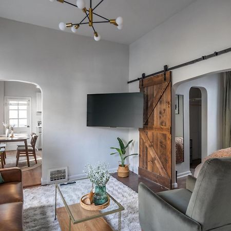 Апартаменты Mid-Century Modern Retreat In Little Italy Кливленд Экстерьер фото